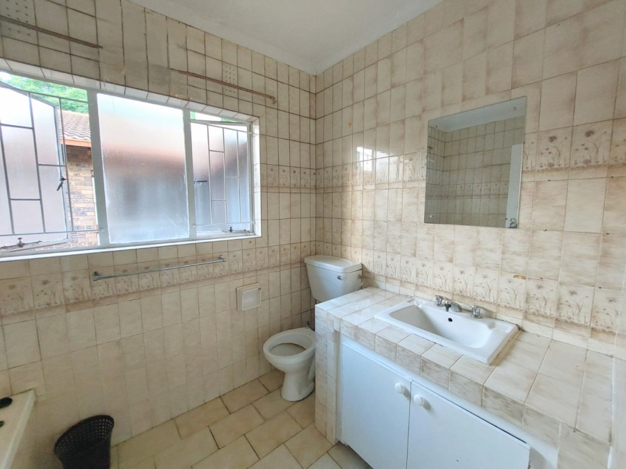 To Let 4 Bedroom Property for Rent in Windsor East Gauteng