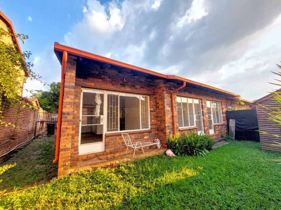 To Let 4 Bedroom Property for Rent in Windsor East Gauteng