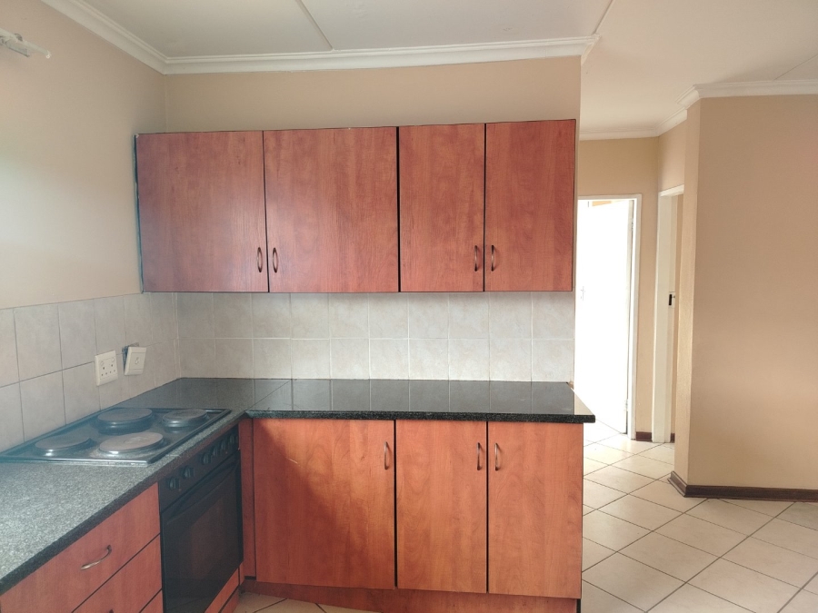 To Let 2 Bedroom Property for Rent in Gallagher Estate Gauteng