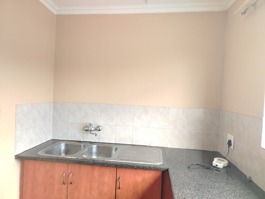 To Let 2 Bedroom Property for Rent in Gallagher Estate Gauteng