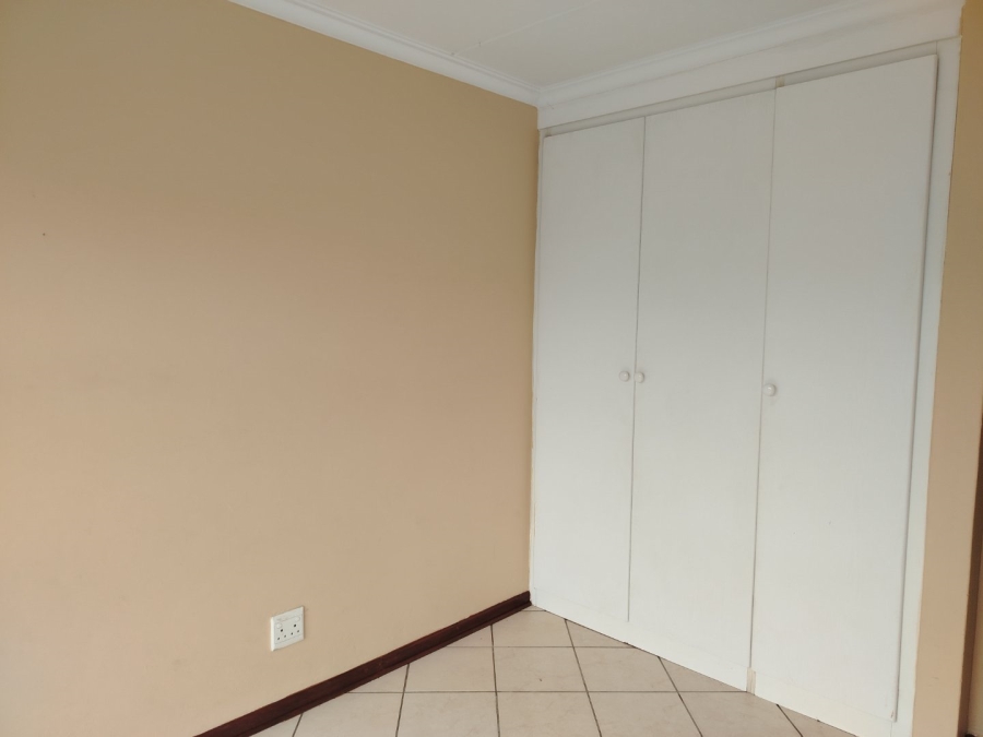 To Let 2 Bedroom Property for Rent in Gallagher Estate Gauteng