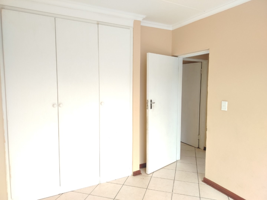 To Let 2 Bedroom Property for Rent in Gallagher Estate Gauteng