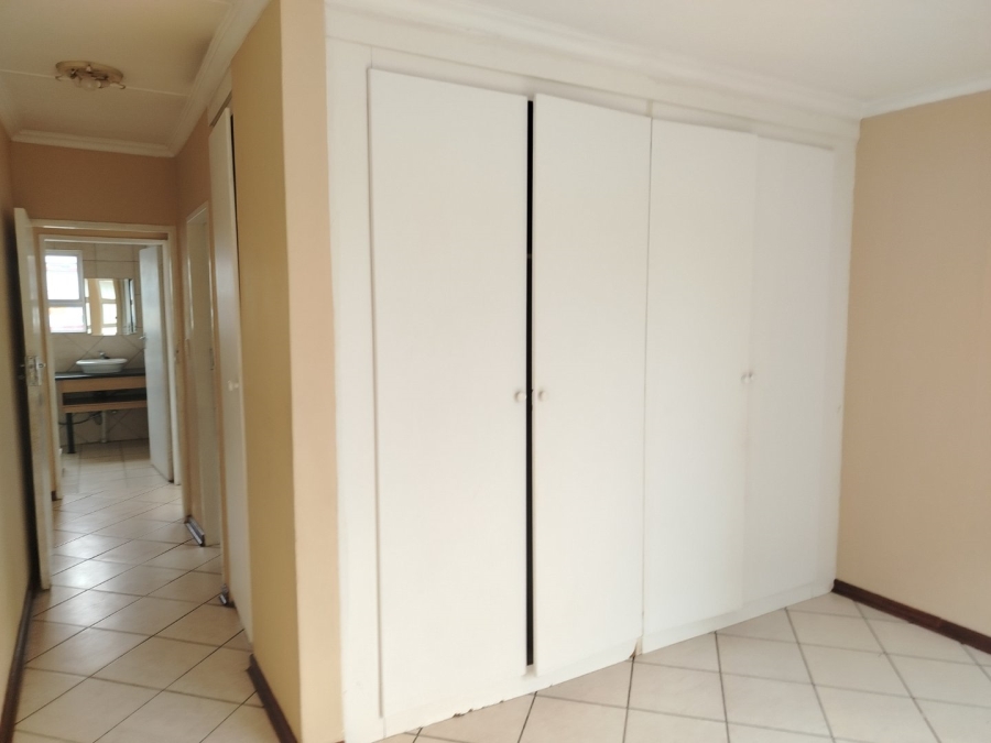 To Let 2 Bedroom Property for Rent in Gallagher Estate Gauteng