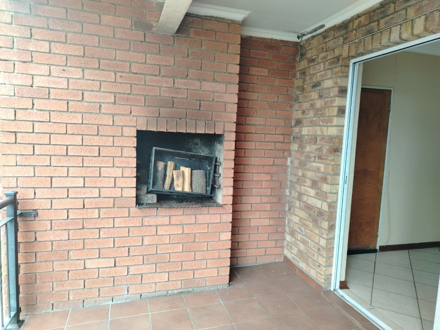 To Let 2 Bedroom Property for Rent in Gallagher Estate Gauteng
