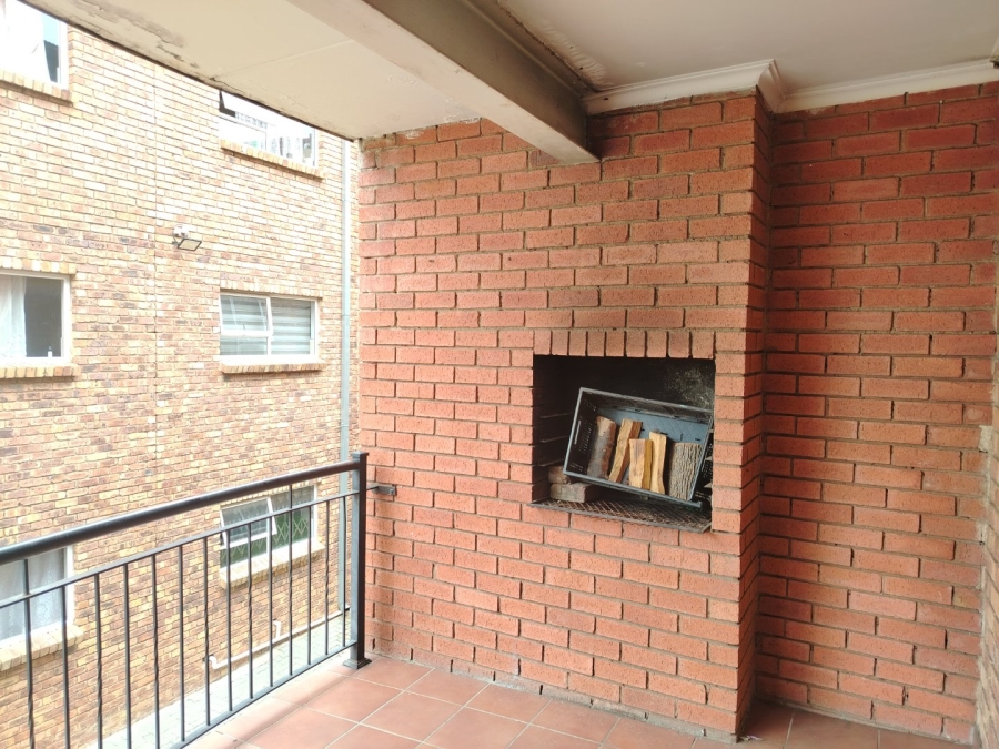 To Let 2 Bedroom Property for Rent in Gallagher Estate Gauteng