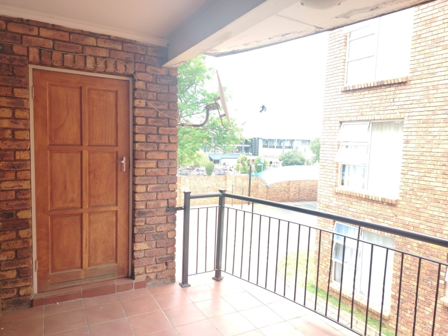 To Let 2 Bedroom Property for Rent in Gallagher Estate Gauteng