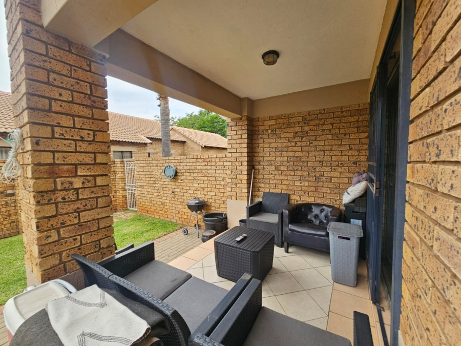 To Let 2 Bedroom Property for Rent in Monavoni Gauteng