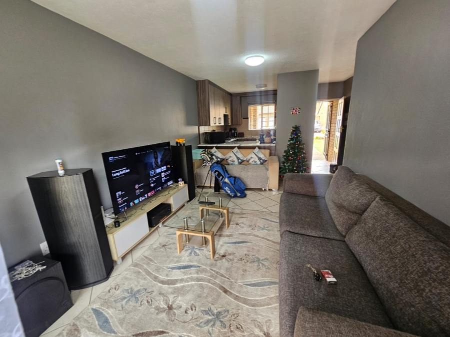 To Let 2 Bedroom Property for Rent in Monavoni Gauteng