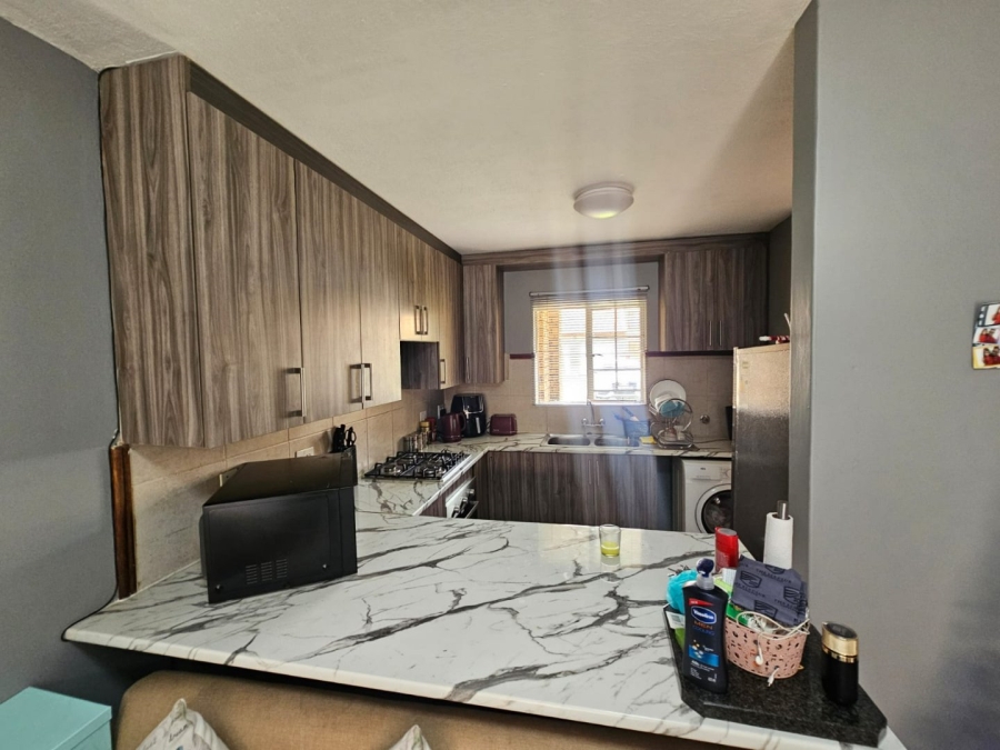 To Let 2 Bedroom Property for Rent in Monavoni Gauteng