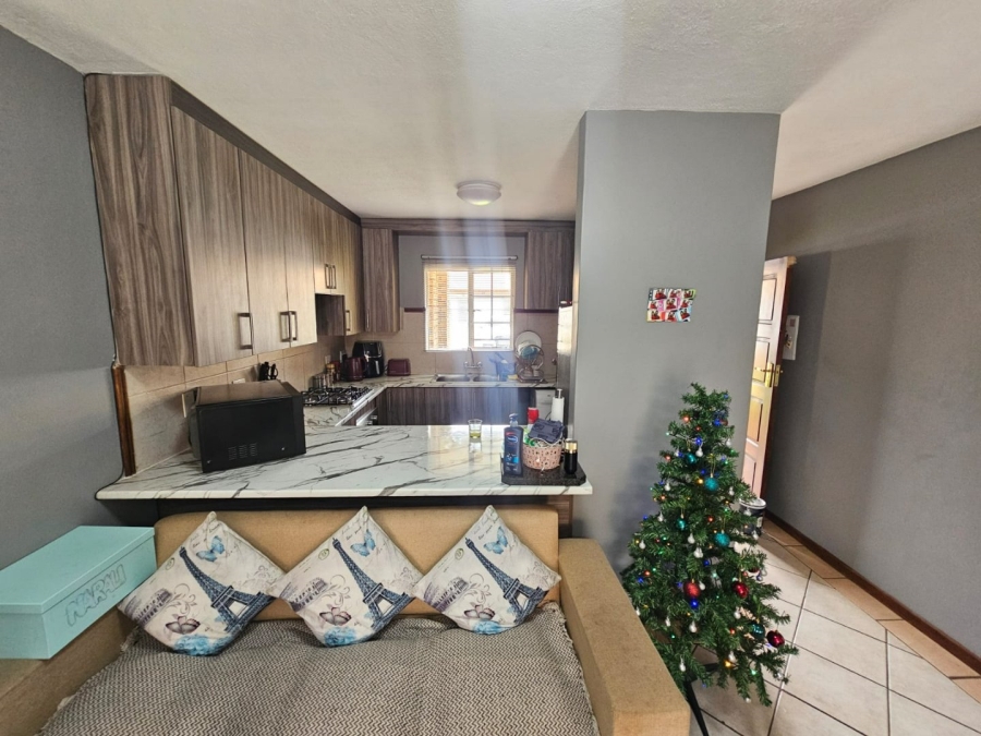 To Let 2 Bedroom Property for Rent in Monavoni Gauteng