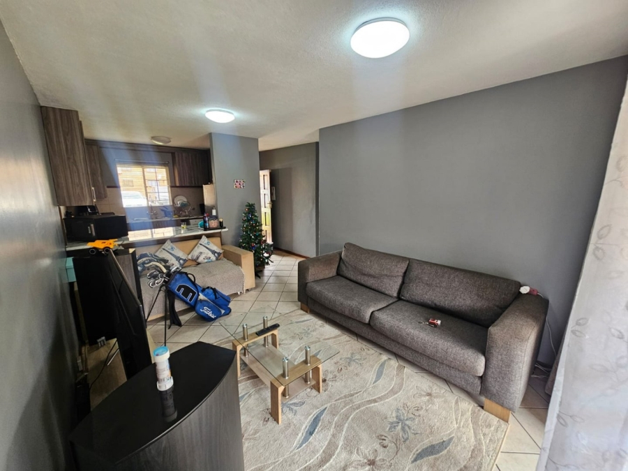 To Let 2 Bedroom Property for Rent in Monavoni Gauteng