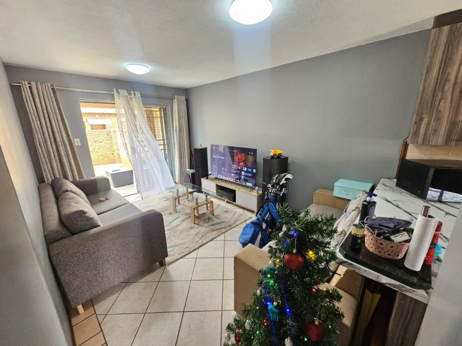 To Let 2 Bedroom Property for Rent in Monavoni Gauteng