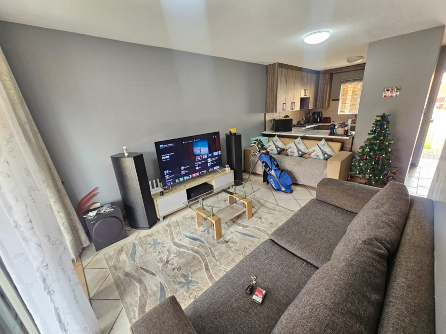 To Let 2 Bedroom Property for Rent in Monavoni Gauteng