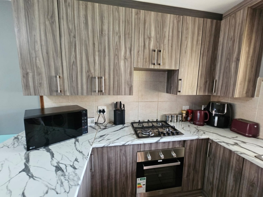 To Let 2 Bedroom Property for Rent in Monavoni Gauteng