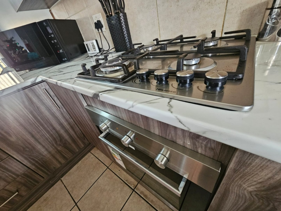 To Let 2 Bedroom Property for Rent in Monavoni Gauteng