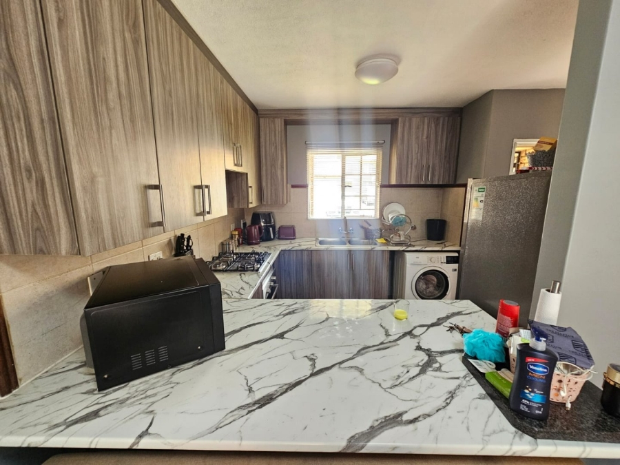 To Let 2 Bedroom Property for Rent in Monavoni Gauteng