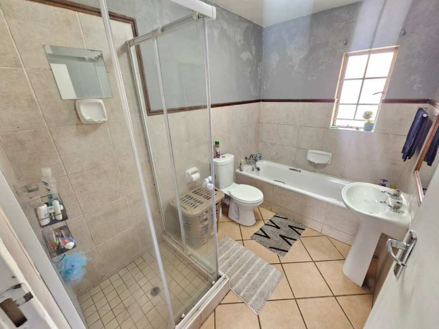 To Let 2 Bedroom Property for Rent in Monavoni Gauteng