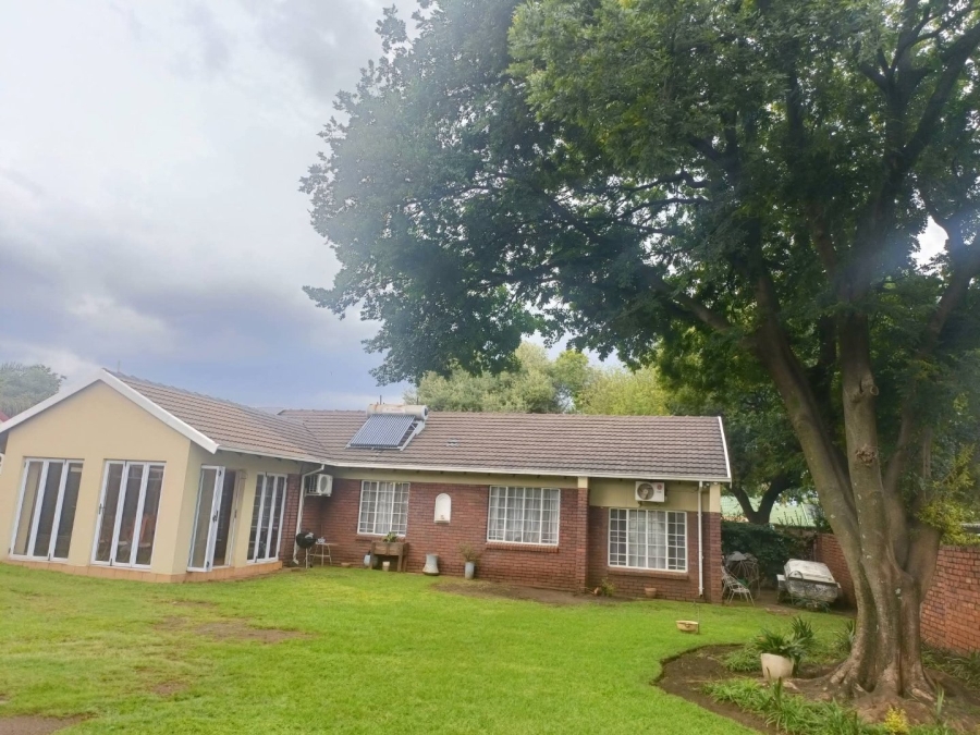 4 Bedroom Property for Sale in Wierda Park Gauteng