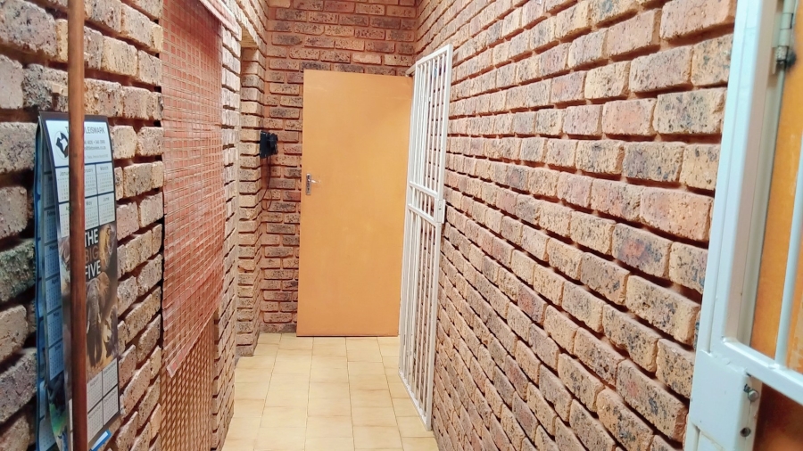 To Let 4 Bedroom Property for Rent in Dorandia Gauteng