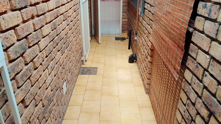 To Let 4 Bedroom Property for Rent in Dorandia Gauteng