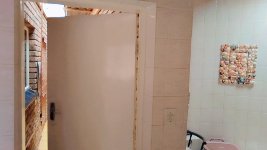 To Let 4 Bedroom Property for Rent in Dorandia Gauteng