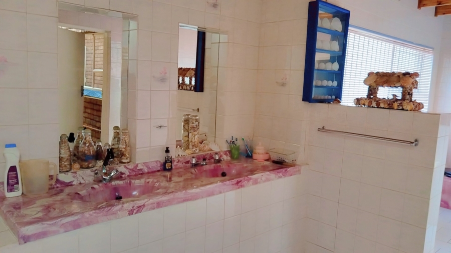 To Let 4 Bedroom Property for Rent in Dorandia Gauteng