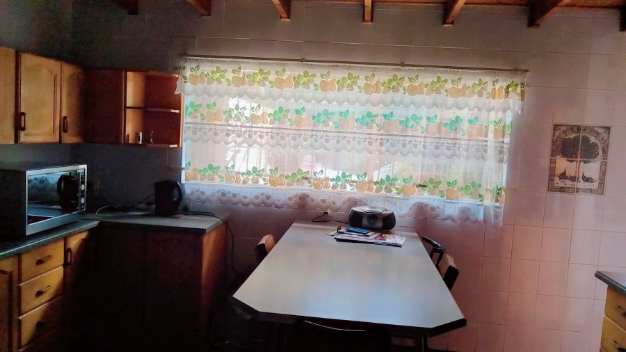 To Let 4 Bedroom Property for Rent in Dorandia Gauteng