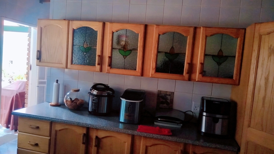 To Let 4 Bedroom Property for Rent in Dorandia Gauteng