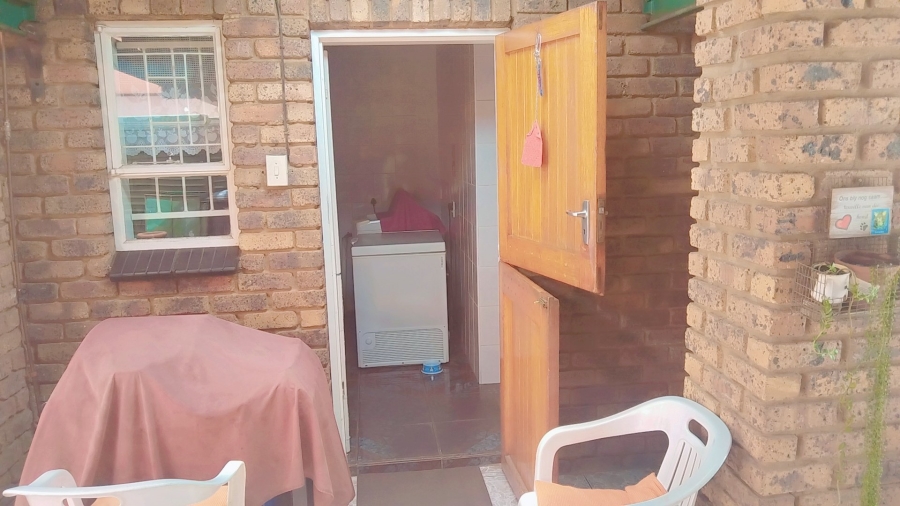 To Let 4 Bedroom Property for Rent in Dorandia Gauteng