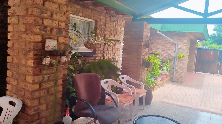 To Let 4 Bedroom Property for Rent in Dorandia Gauteng