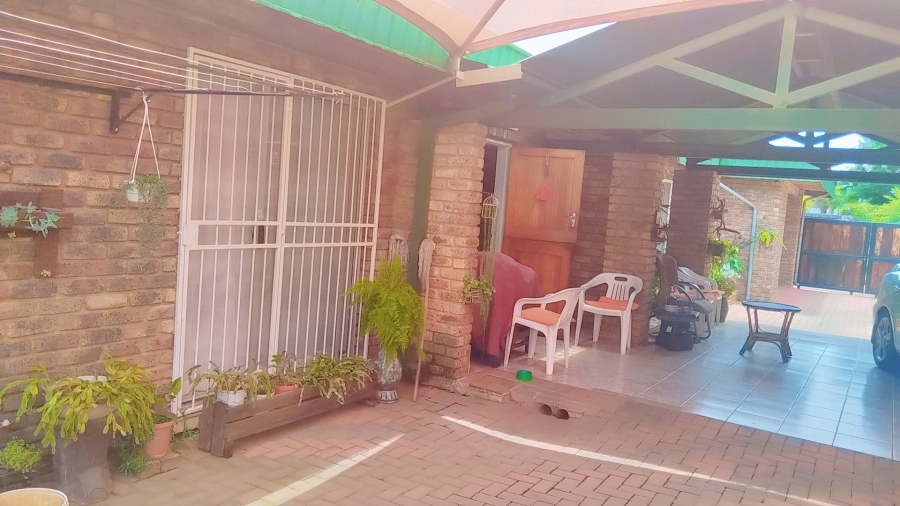To Let 4 Bedroom Property for Rent in Dorandia Gauteng