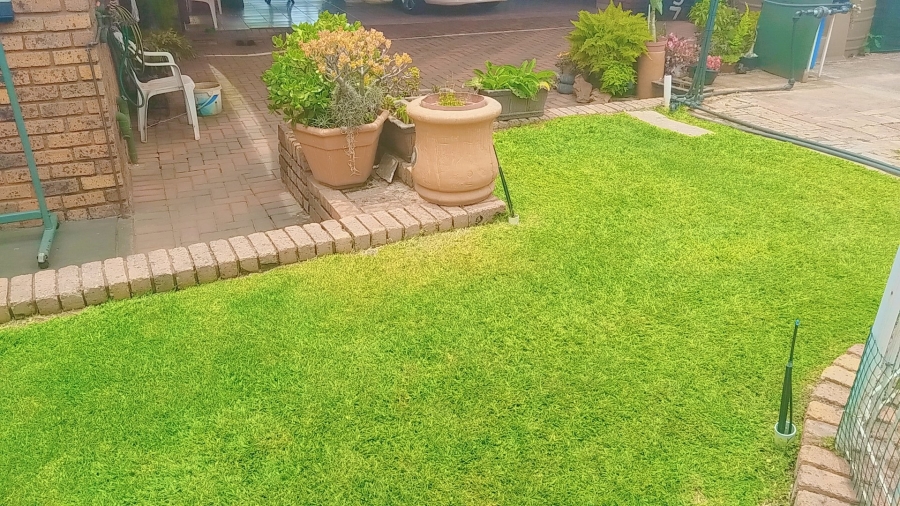 To Let 4 Bedroom Property for Rent in Dorandia Gauteng