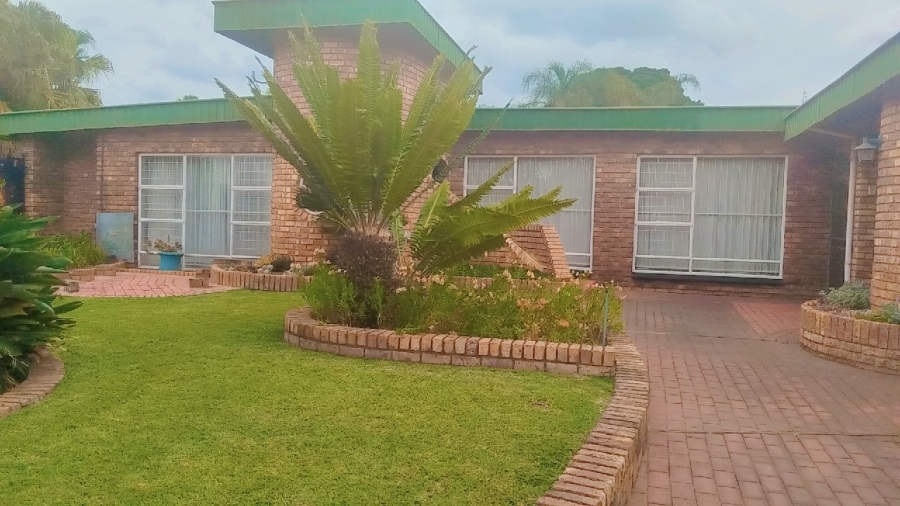 To Let 4 Bedroom Property for Rent in Dorandia Gauteng