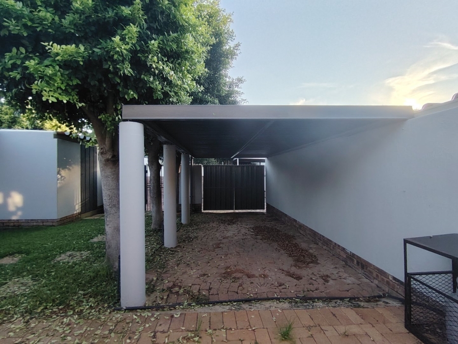 2 Bedroom Property for Sale in Garsfontein Gauteng