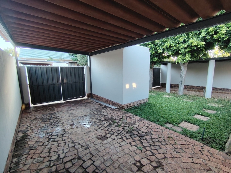 2 Bedroom Property for Sale in Garsfontein Gauteng
