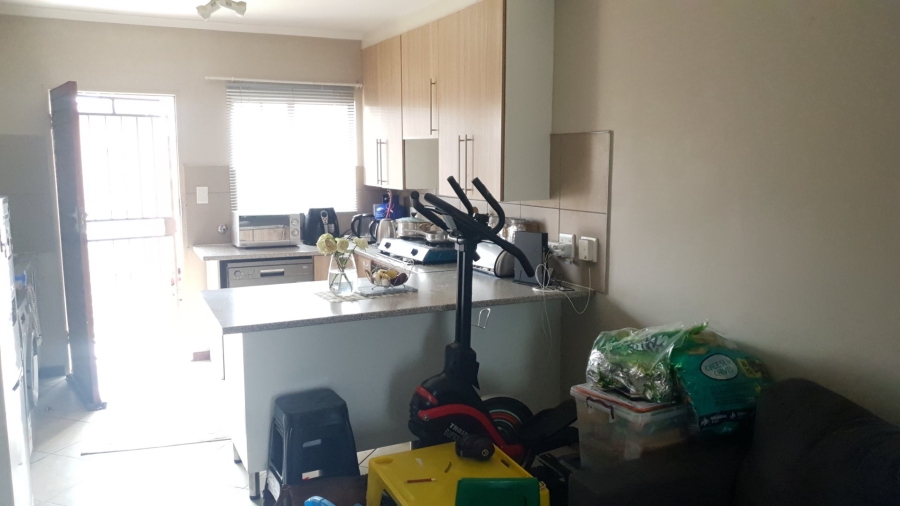 2 Bedroom Property for Sale in Monavoni Gauteng