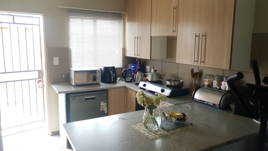 2 Bedroom Property for Sale in Monavoni Gauteng