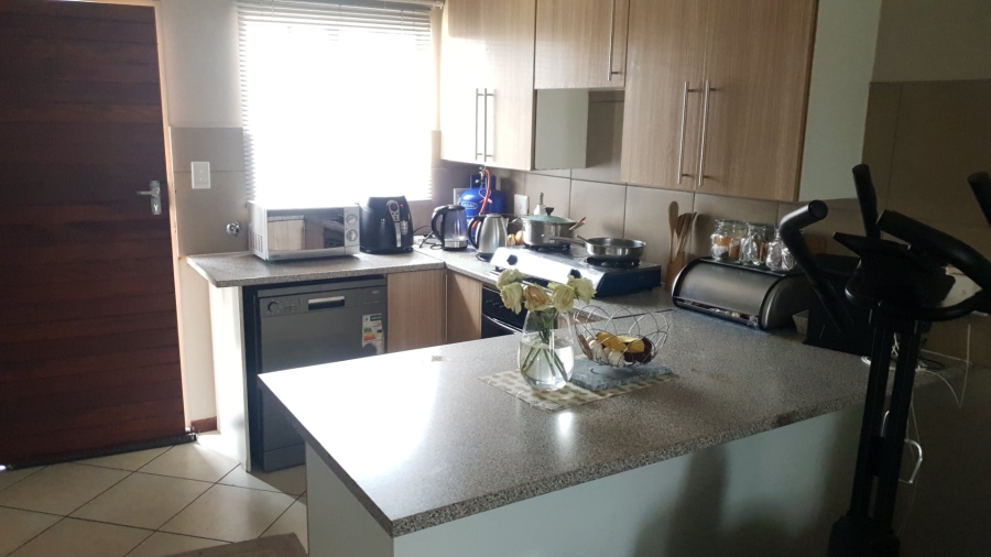 2 Bedroom Property for Sale in Monavoni Gauteng