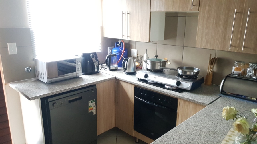 2 Bedroom Property for Sale in Monavoni Gauteng