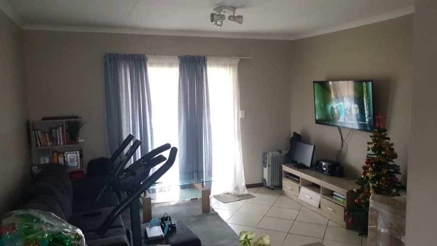 2 Bedroom Property for Sale in Monavoni Gauteng