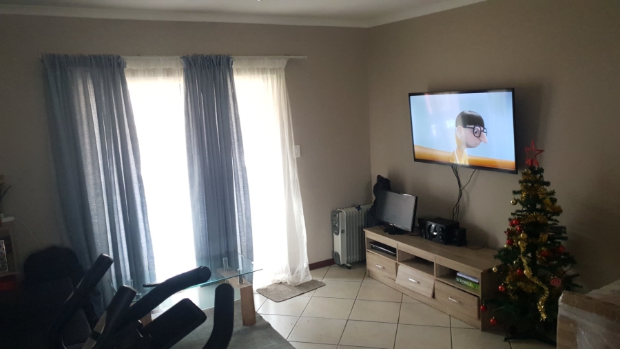 2 Bedroom Property for Sale in Monavoni Gauteng