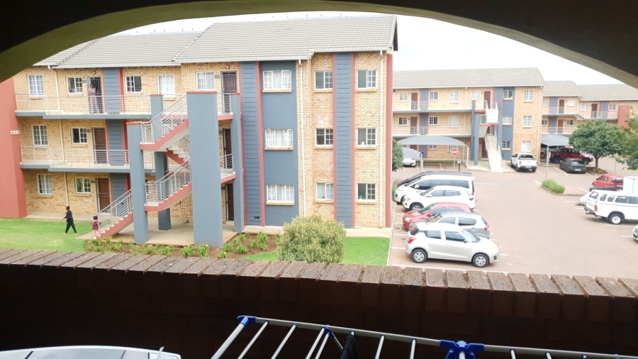 2 Bedroom Property for Sale in Monavoni Gauteng