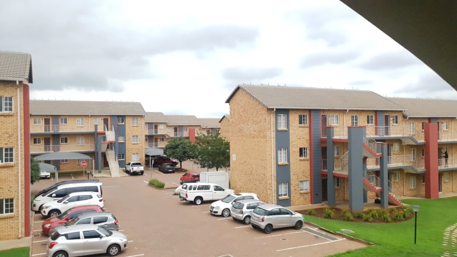 2 Bedroom Property for Sale in Monavoni Gauteng