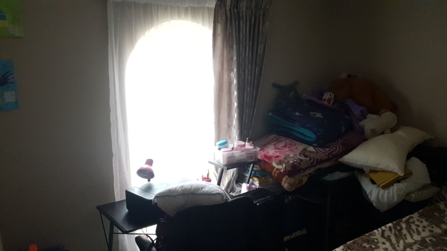 2 Bedroom Property for Sale in Monavoni Gauteng