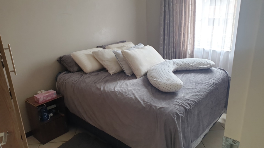 2 Bedroom Property for Sale in Monavoni Gauteng