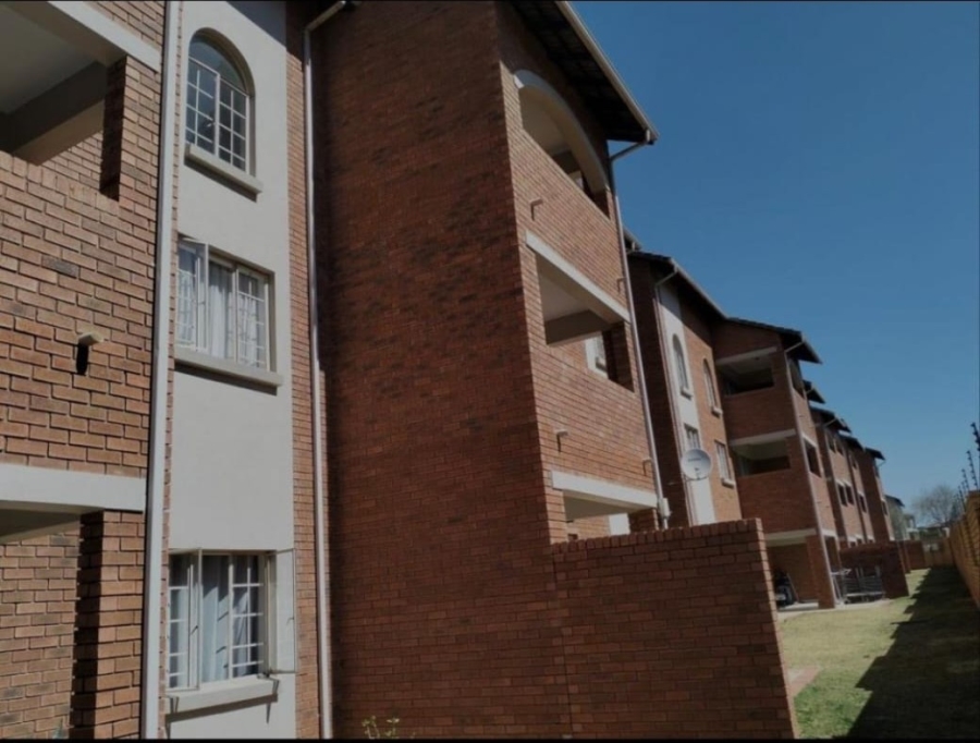 2 Bedroom Property for Sale in Monavoni Gauteng