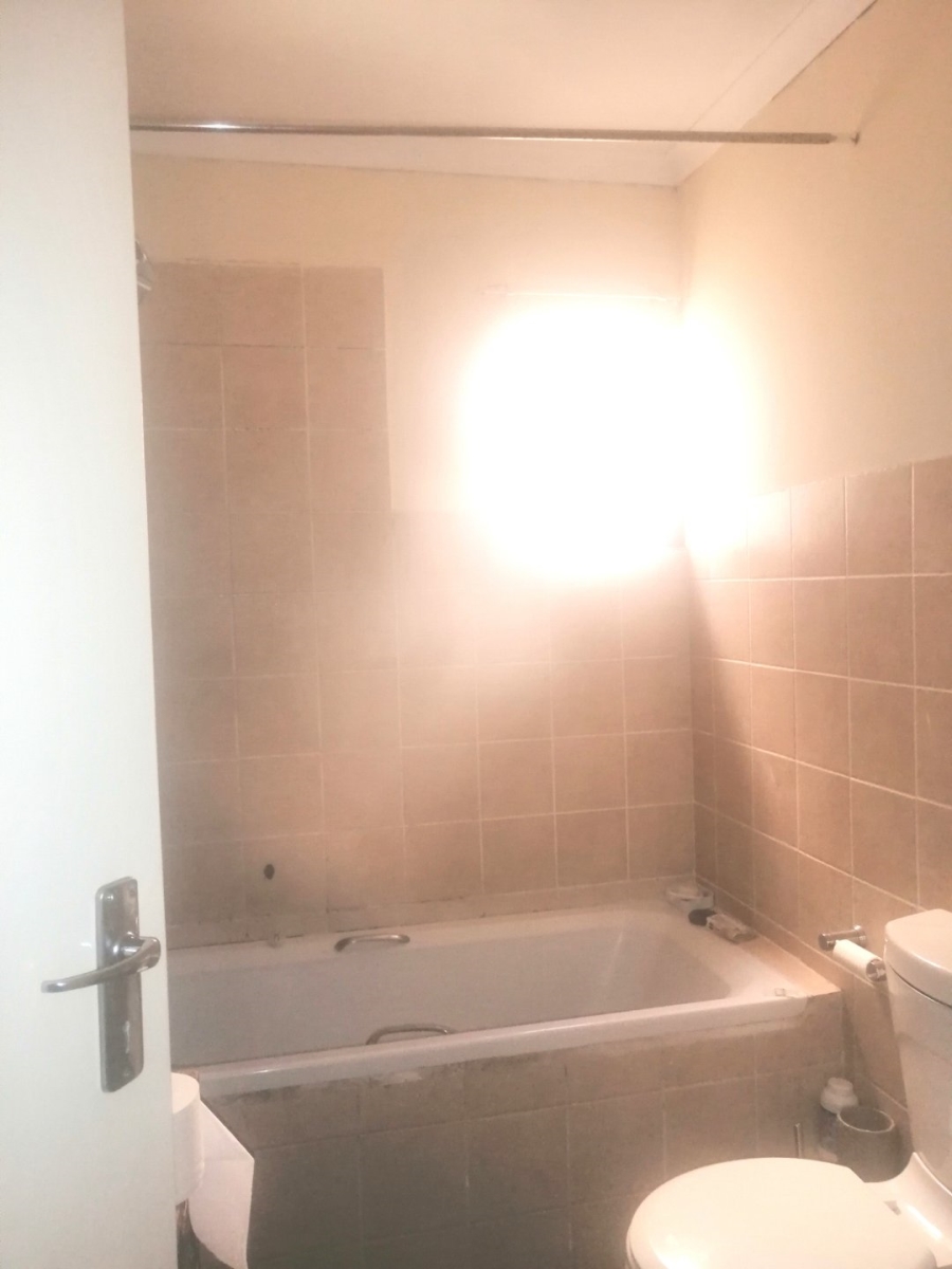 To Let 2 Bedroom Property for Rent in Kosmosdal Gauteng