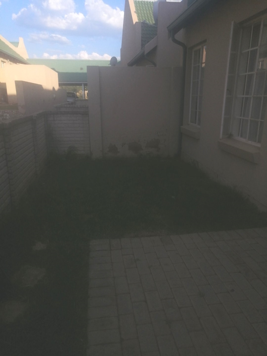To Let 2 Bedroom Property for Rent in Kosmosdal Gauteng