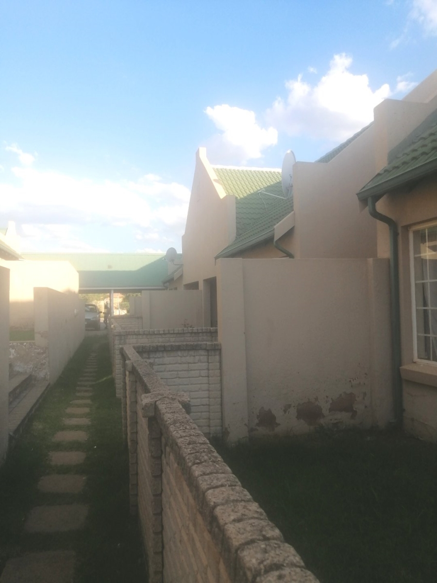 To Let 2 Bedroom Property for Rent in Kosmosdal Gauteng