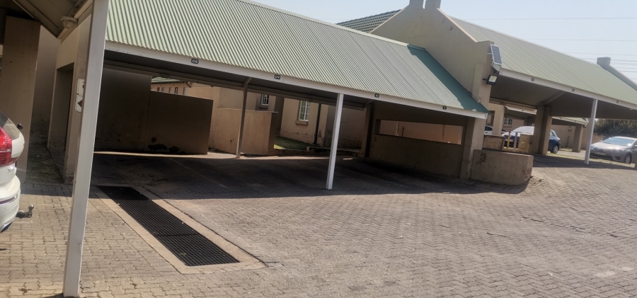 To Let 2 Bedroom Property for Rent in Kosmosdal Gauteng